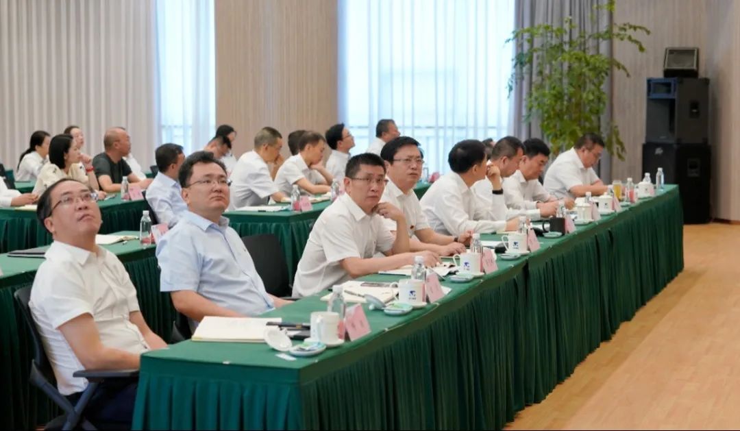 尊龙凯时集团举行学习贯彻习近平总书记来川视察主要指示精神和省第十二次党代会精神专题念书班 - 尊龙凯时