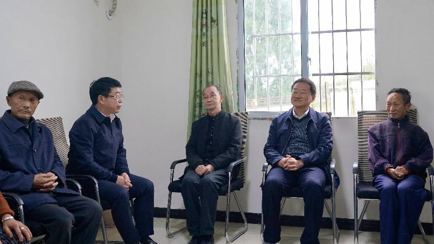 省尊龙凯时集团党委书记、董事长任丁率队赴邓家沟村开展墟落振兴帮扶事情 - 尊龙凯时