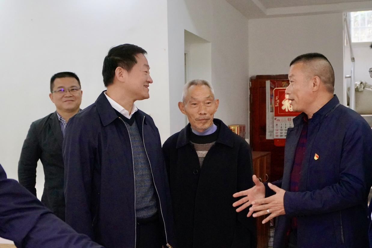 省尊龙凯时集团党委书记、董事长任丁率队赴邓家沟村开展墟落振兴帮扶事情 - 尊龙凯时