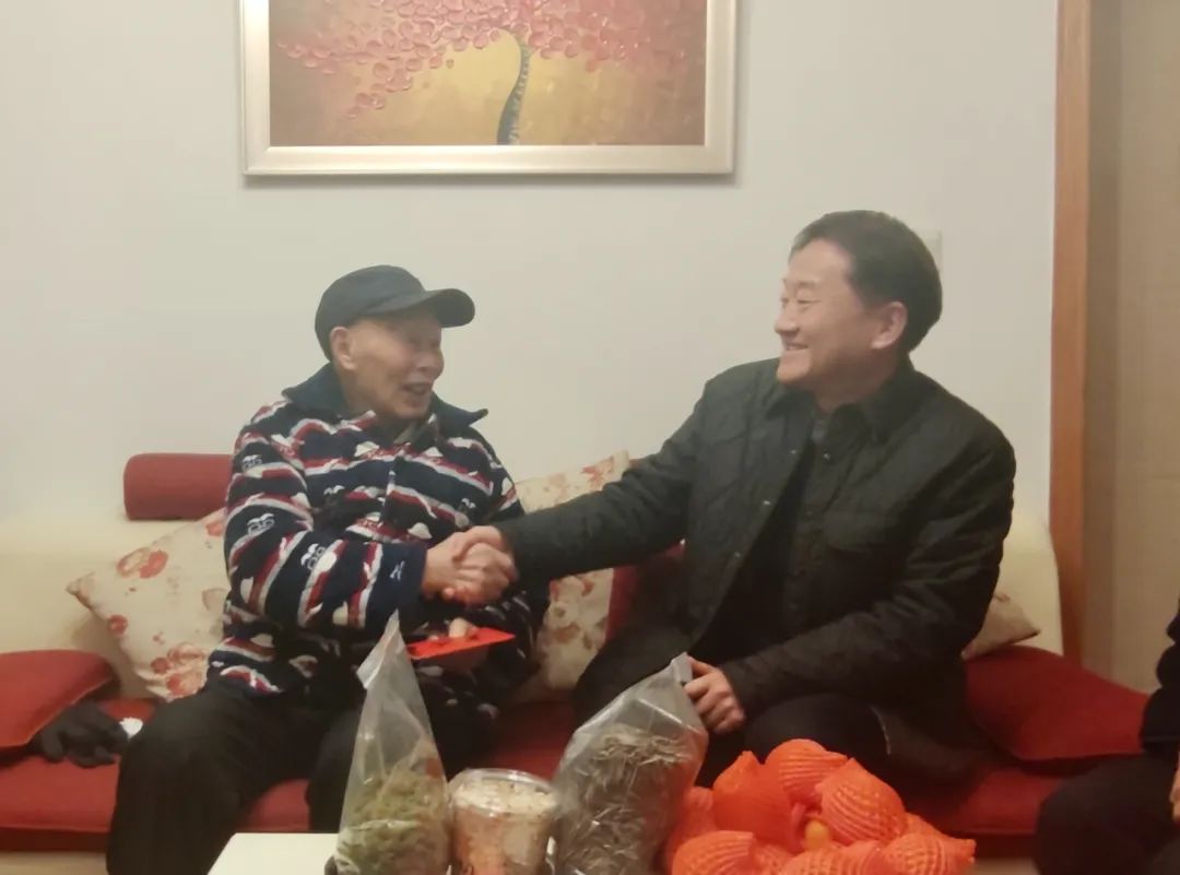 迎春送温暖 眷注暖人心——集团向导班子开展新春走访慰问运动 - 尊龙凯时