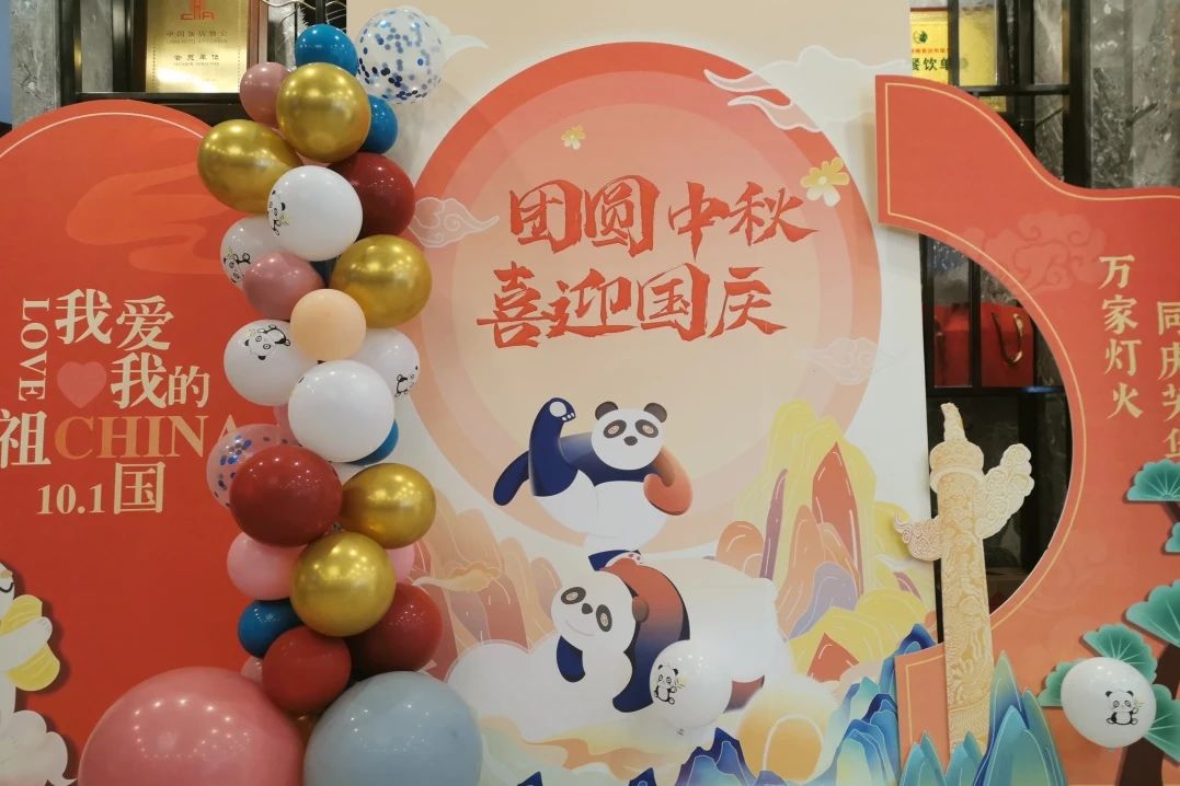 万千气象，，，，精彩纷呈！省尊龙凯时集团中秋国庆假期游客接待量立异高！