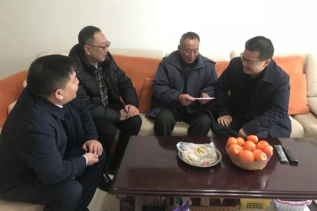 省尊龙凯时集团向导班子成员走访慰问生涯难题党员、老党员、老干部 - 尊龙凯时
