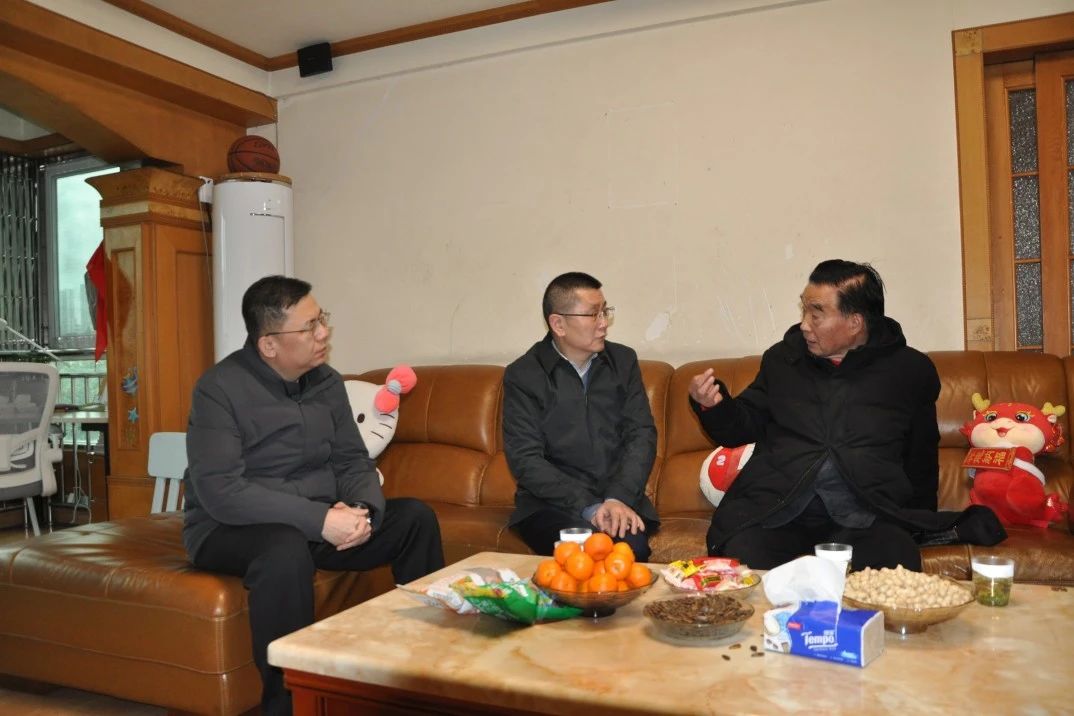 省尊龙凯时集团向导班子成员走访慰问生涯难题党员、老党员、老干部 - 尊龙凯时