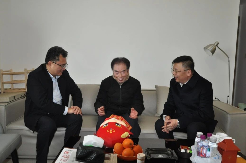 省尊龙凯时集团向导班子成员走访慰问生涯难题党员、老党员、老干部 - 尊龙凯时