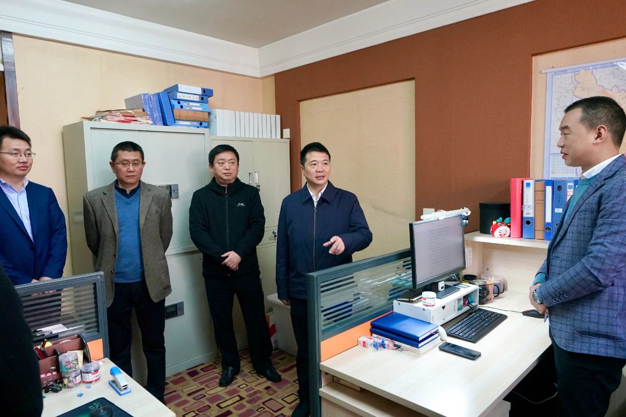 迎新春，，，鼓劲头，，，开新局！省尊龙凯时集团向导班子慰问总部干部员工 - 尊龙凯时