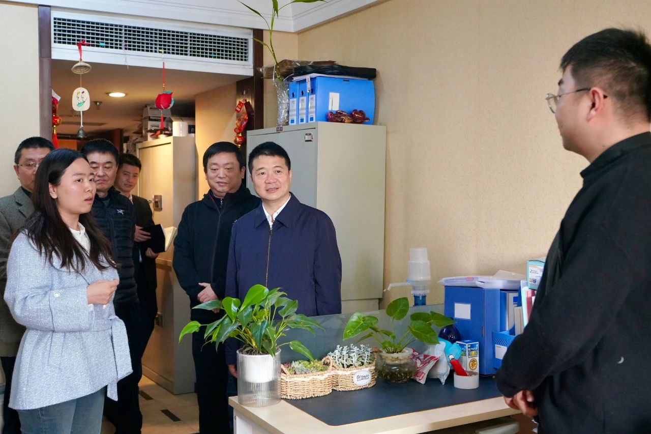 迎新春，，，鼓劲头，，，开新局！省尊龙凯时集团向导班子慰问总部干部员工 - 尊龙凯时