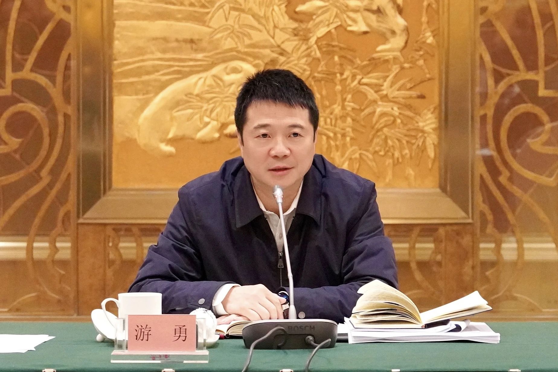 省尊龙凯时集团召开年轻干部座谈会 - 尊龙凯时