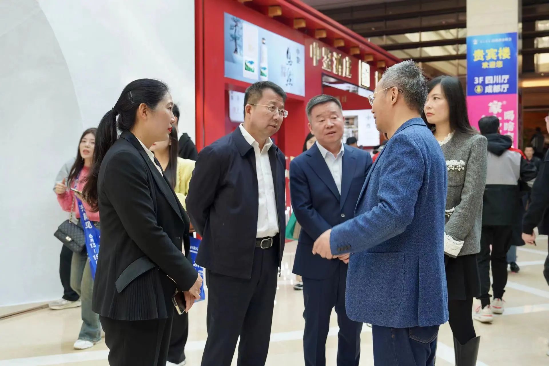 省尊龙凯时集团检查督导2024锦江宾馆春季酒类商务洽谈会现场事情 - 尊龙凯时