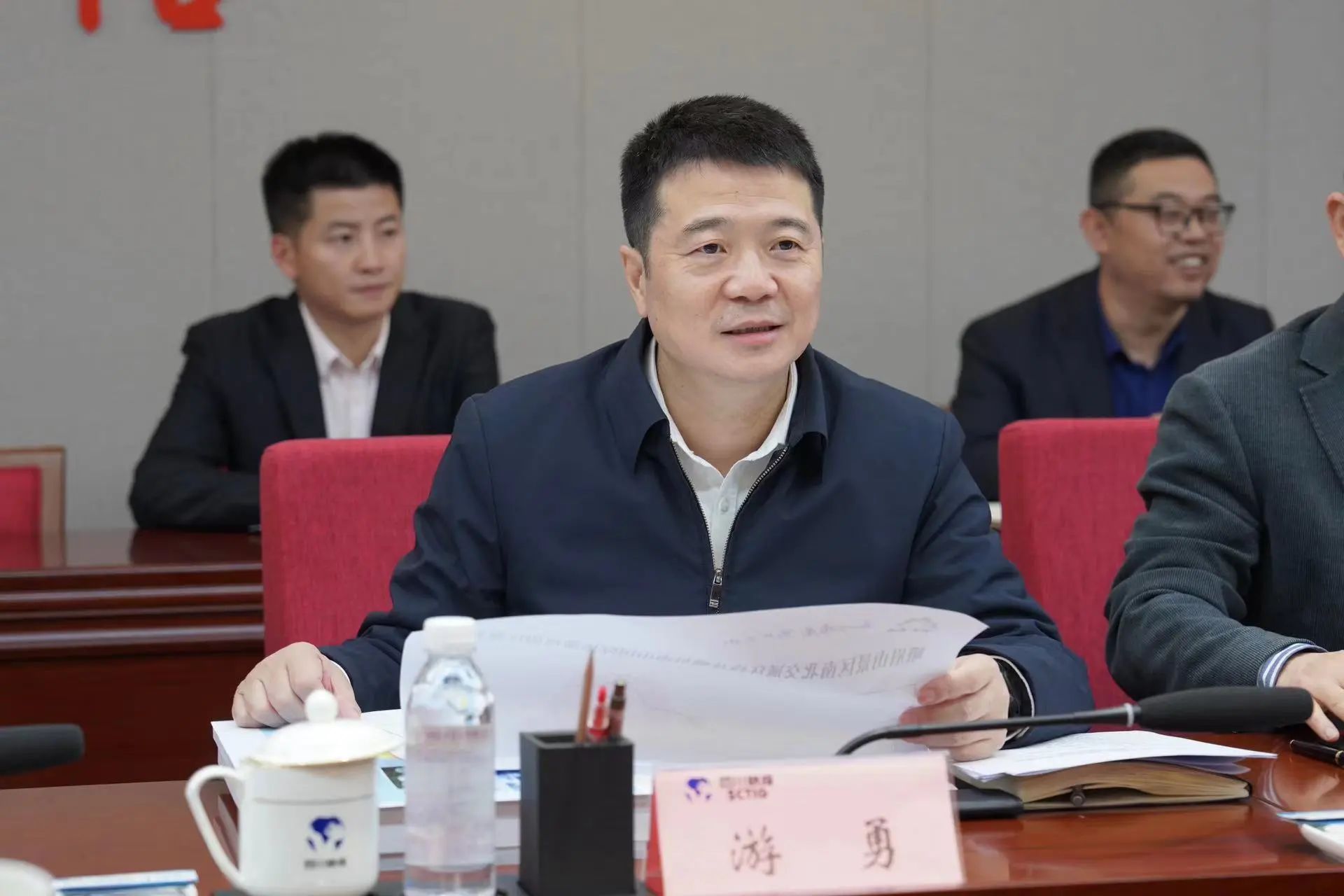 省尊龙凯时集团与峨眉山市委市政府举行座谈交流会 - 尊龙凯时