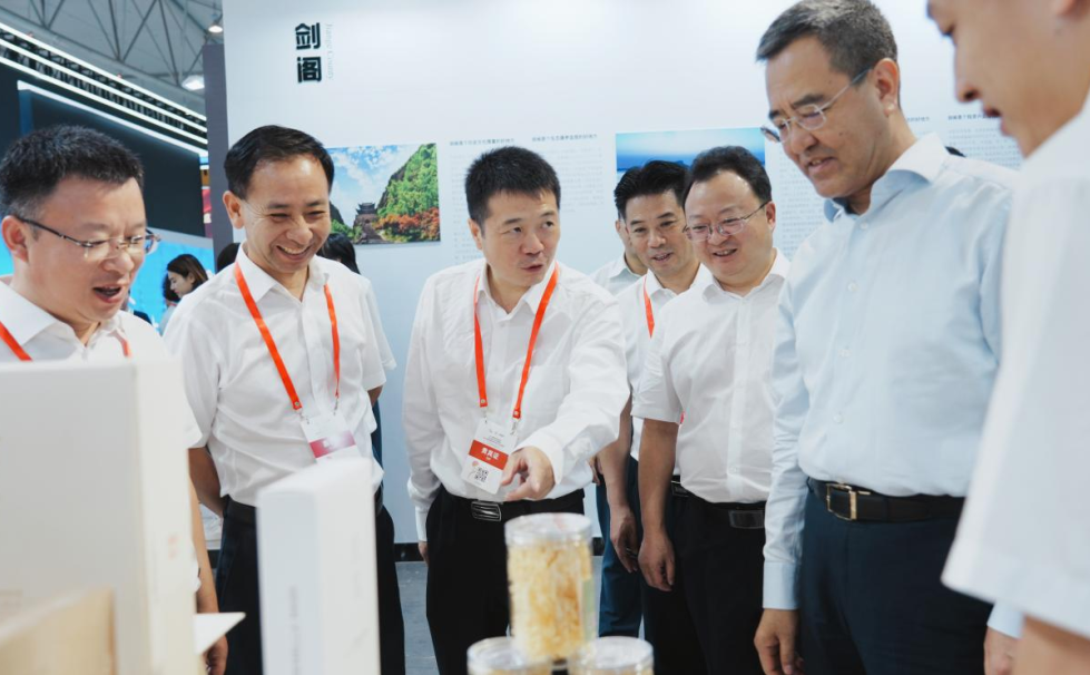 省尊龙凯时集团亮相第十届农博会 携手通江迈上托底性帮扶新台阶 - 尊龙凯时