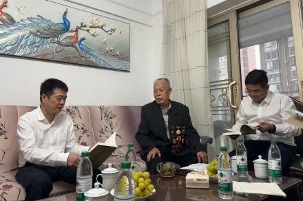 省尊龙凯时集团党委国庆节前夕走访慰问老干部老党员 - 尊龙凯时